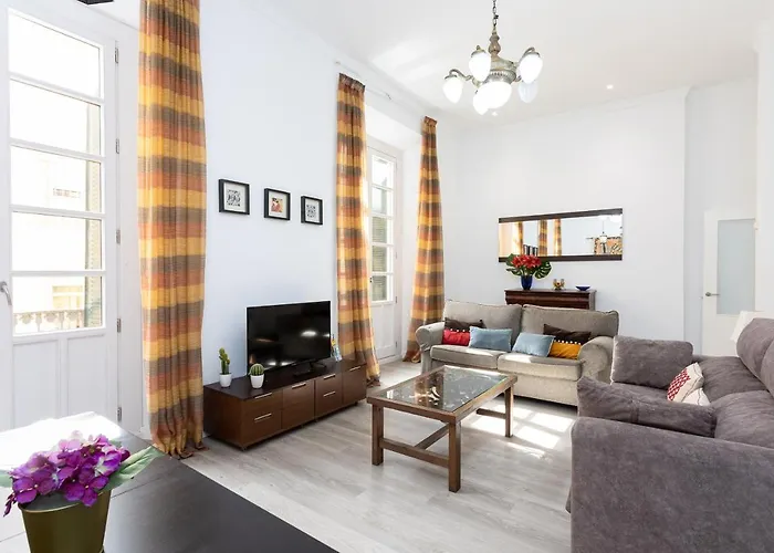 Julieta Historical Apartment By Alohamalaga
